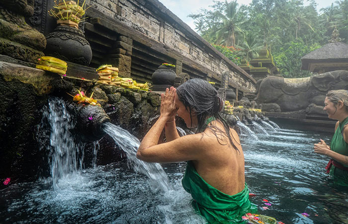 tirta-empul-temple-bali-golden-tour